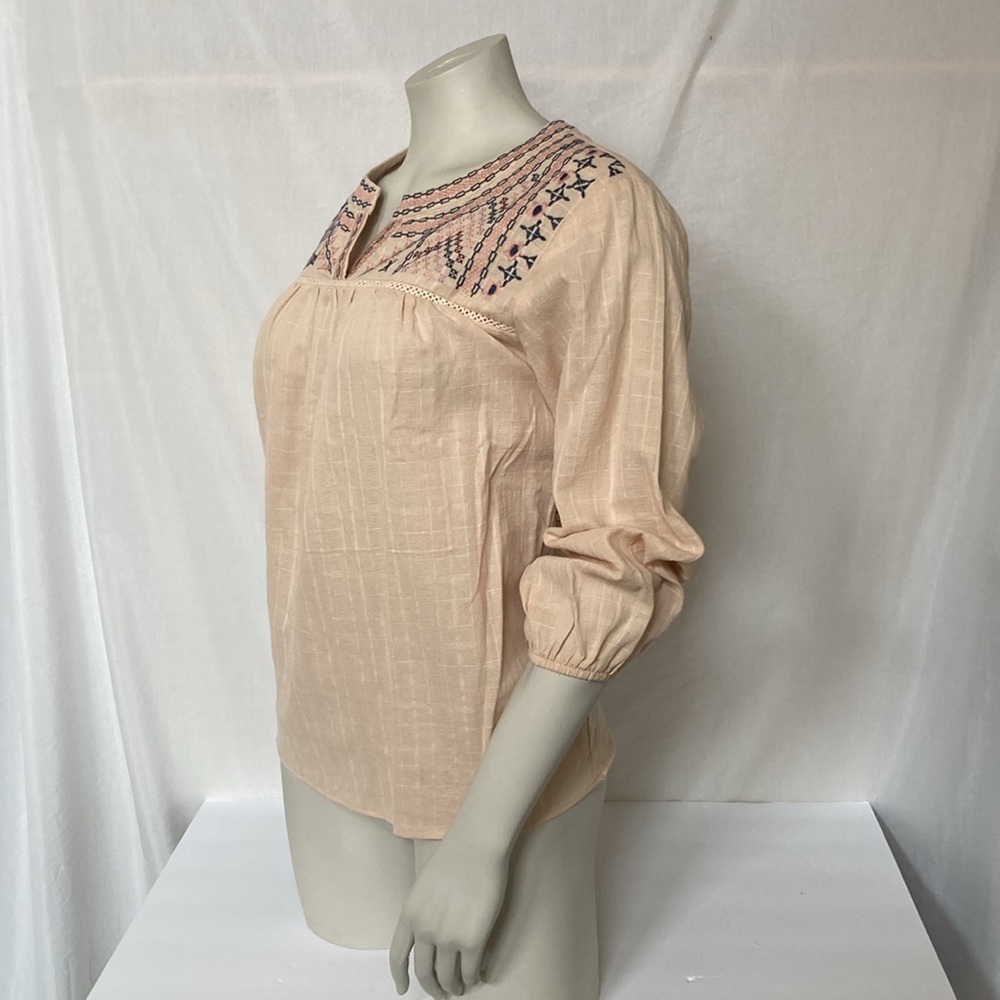 KNOX ROSE Women’s Blouse 3/4 Sleeve Size Small Embroidered Split Neck NWOT